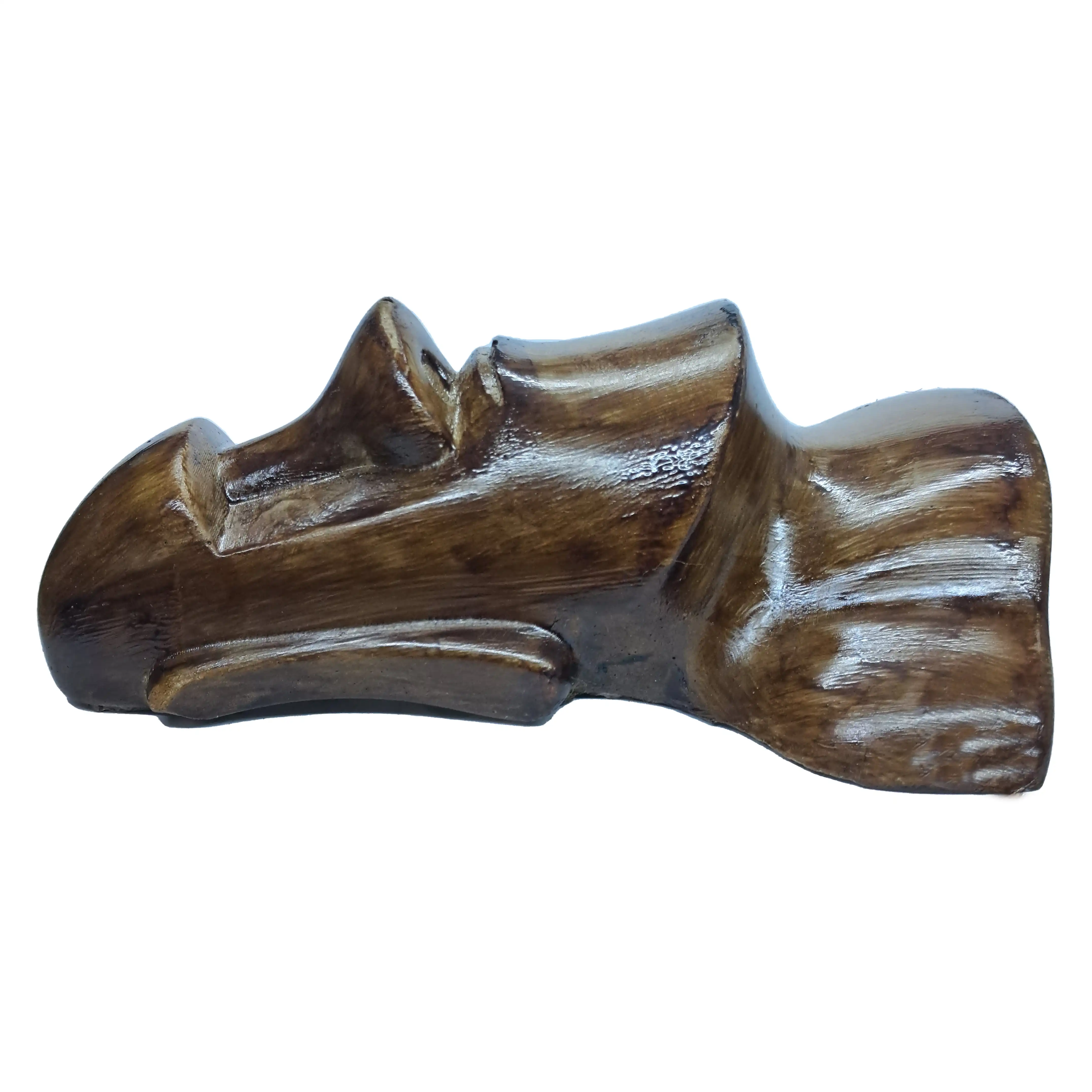 دیوارکوب مدل ایستر کاکا سنگی طرح چوب کد p3113: ضمانت کیفیت | ارسال فوری | ارسال ۱ ساعته شهر تهران | تک و عمده دیوارکوب مدل مجسمه ایستر کاکاسنگی کد p3113: یک مجسمه دیواری خاص که طرح چوب بوده و از مجسمه های جزیره ایستر الگو برداری شده است، که در این فروشگاه میتوانید با قیمت مناسب بصورت تک و عمده خرید نمایید. در پشت این مجسمه حفره ای وجود دارد و به راحتی قابل وصل کردن به دیوار است. این مجسمه مناسب دکوری، دیوارکوب یا دیواری و … بوده و رنگ آن ثابت می باشد. امکان ست کردن با انواع طرح کاکا سنگی
