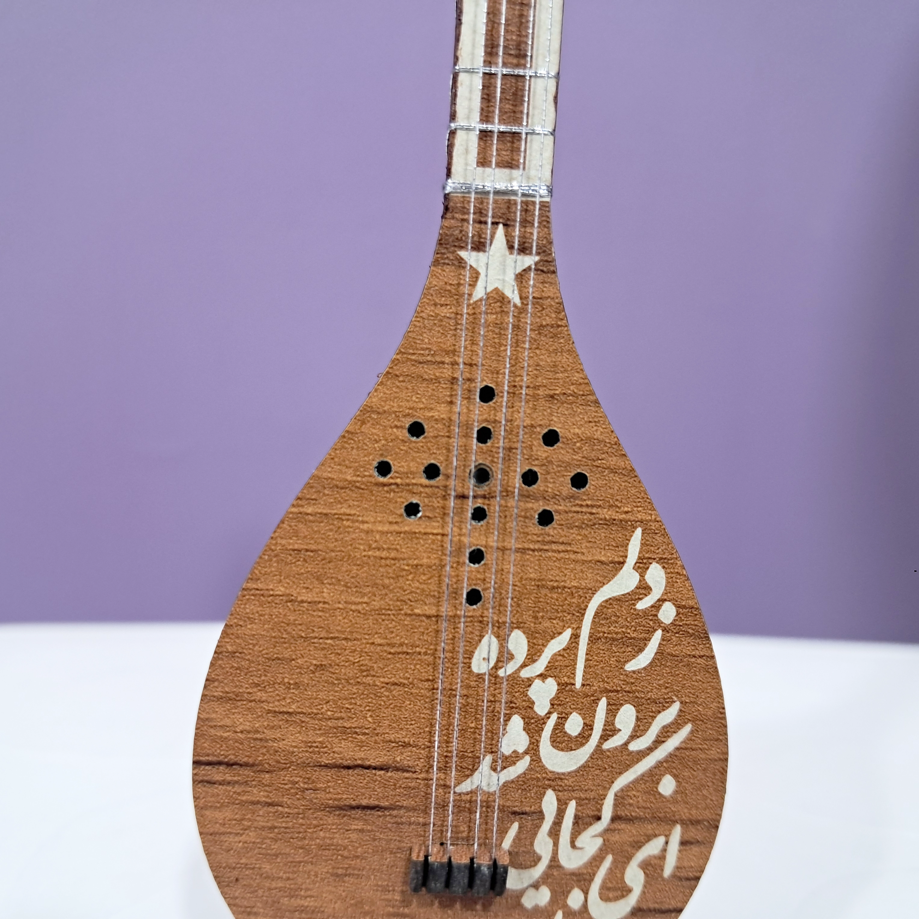 سه تار دکوری چوبی - نمای نزدیک از جلو کاسه