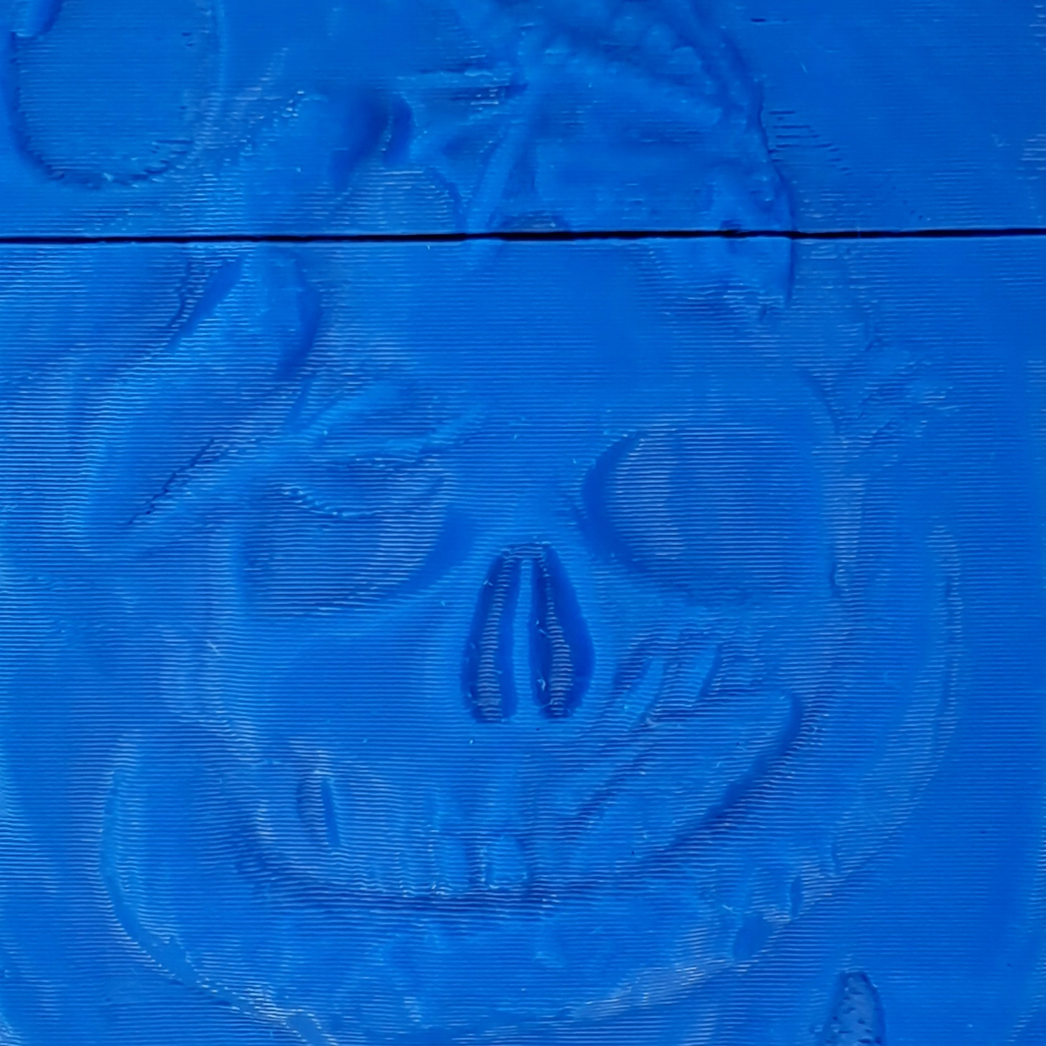 جعبه سیگار طرح اسکلت و اژدها از نمای نزدیک به رنگ آبی