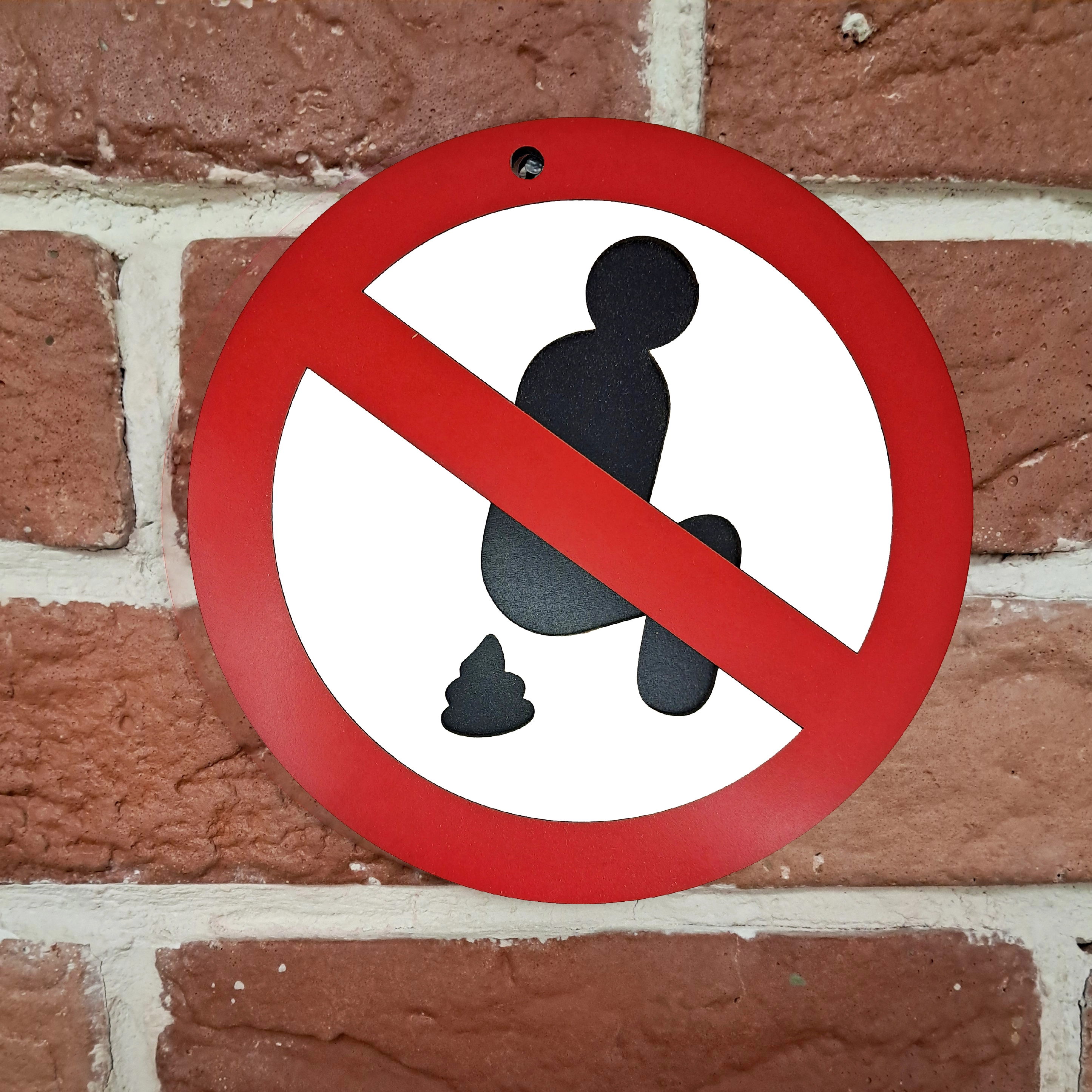 تابلو اخطاری علامت ریدن ممنوع نصب شده روی دیوار