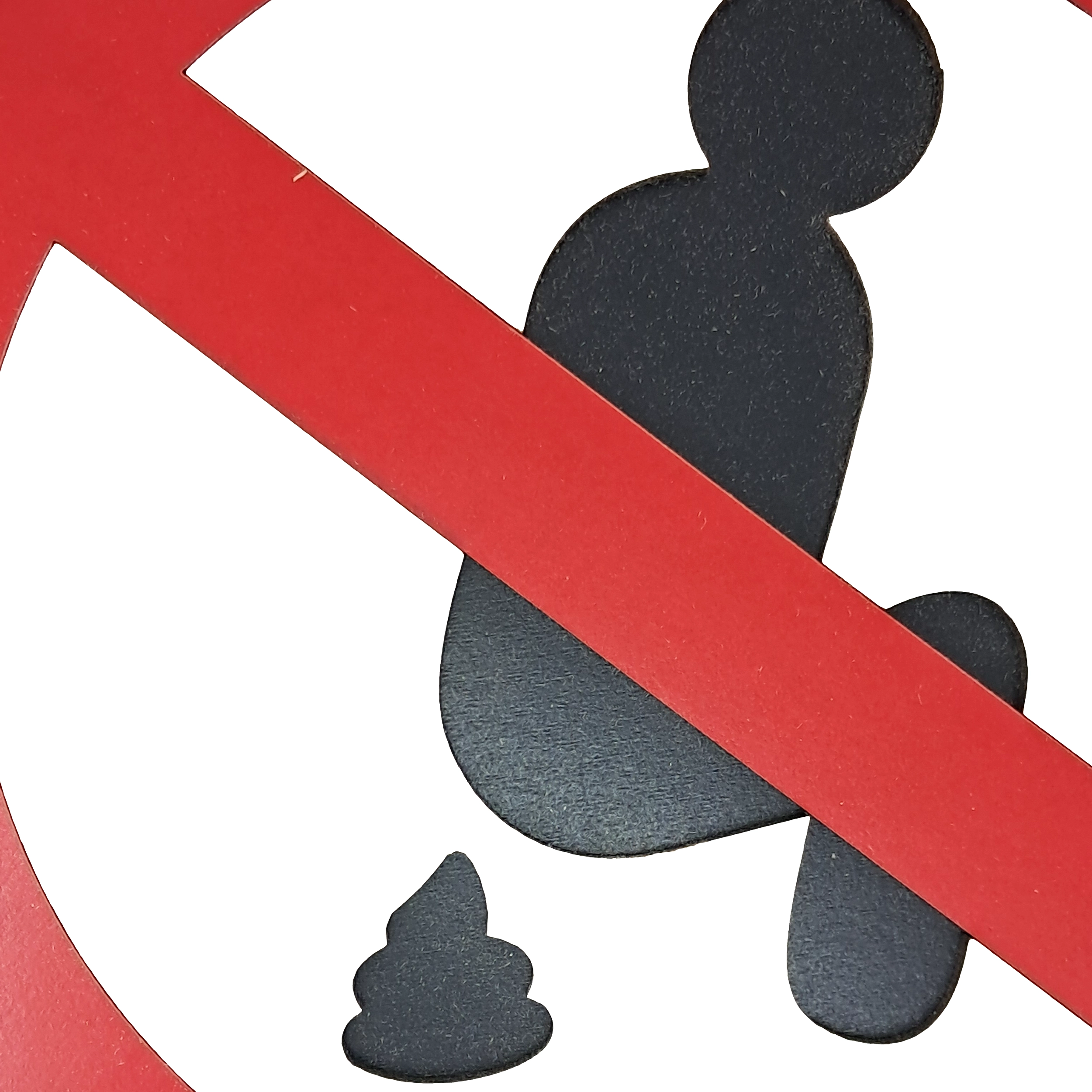 تابلو چوبی و گرد علامت ریدن ممنوع از نمای نزدیک