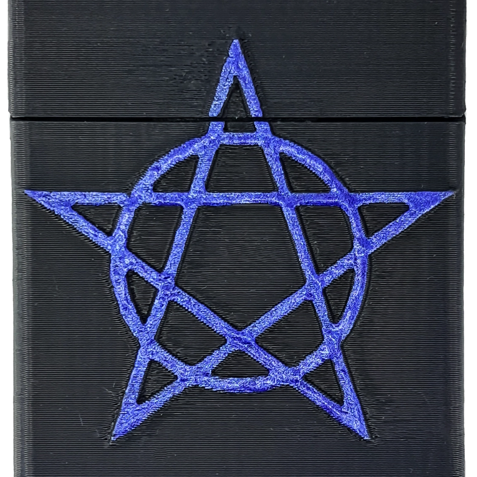 جعبه سیگار طرح پنتاگرام مشکی از نمای نزدیک