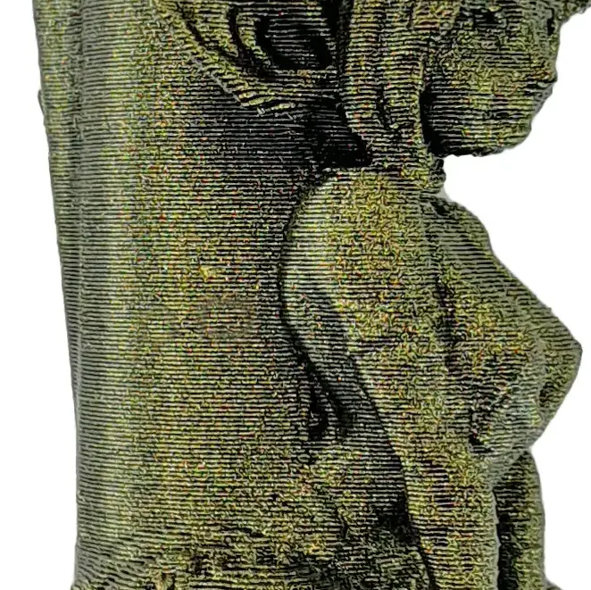 فندک طرح دختر الف از نمای نزدیک