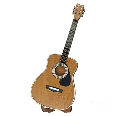 ماکت دکوری طرح گیتار آکوستیک کد m1206، یک ماکت دکوری و رومیزی هنری و مینیاتوری شیک و زیبا برای تزئین خانه و کافه مناسب دوستداران ساز و موسیقی گیتار آکوستیک