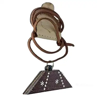 گردنبند دخترانه و پسرانه طرح سنتور کد b3222: آویز و گردنی چوبی و هنری برگرفته از ساز و موسیقی سنتی سنتور