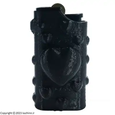 فندک دخترانه طرح قلب کد d686 مشکی: ضمانت کیفیت | ارسال فوری | رنگبندی جذاب| تک و عمده فندک دخترانه طرح قلب کد d686، یک اکسسوری دخترانه خاص و بامزه که طرح آن برگرفته از قلب بوده و از کیفیت بالایی برخوردار است، در این فروشگاه میتوانید این اکسسوری دخترانه را با قیمت مناسب بصورت تک و عمده خرید نمایید. دارای بند همراه و مناسب آویز و گردنی دارای رنگبندی های جذاب و متنوع، همچنین جهت مشاهده انواع کادو یا هدیه طرح عشق به صفحه انواع کادوئی ولنتاین مراجعه نمایید امکان ست کردن با انواع زیر سیگاری