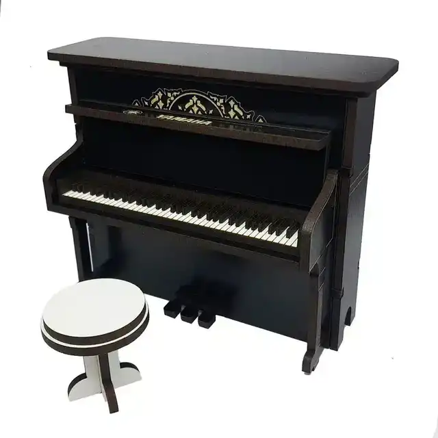 ماکت دکوری طرح ساز پیانو کد m25141، طرح آن برگرفته از ساز پیانو بوده و بصورت یک ماکت مینیاتوری با جزئیات دقیق ساخته شده است.